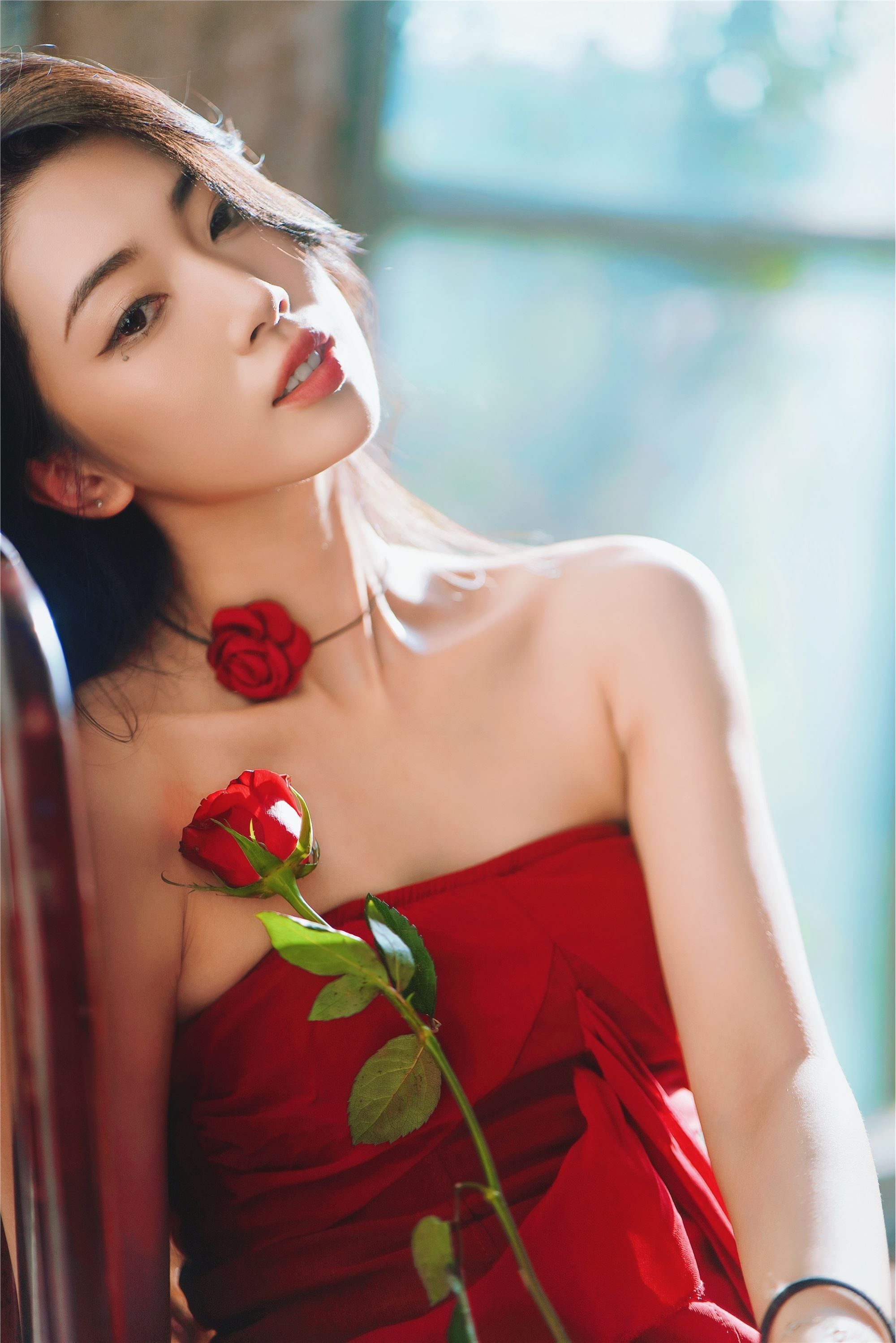 YITUYU艺图语 2025.01.15 魅力火玫瑰，少女璀璨之光 Liya